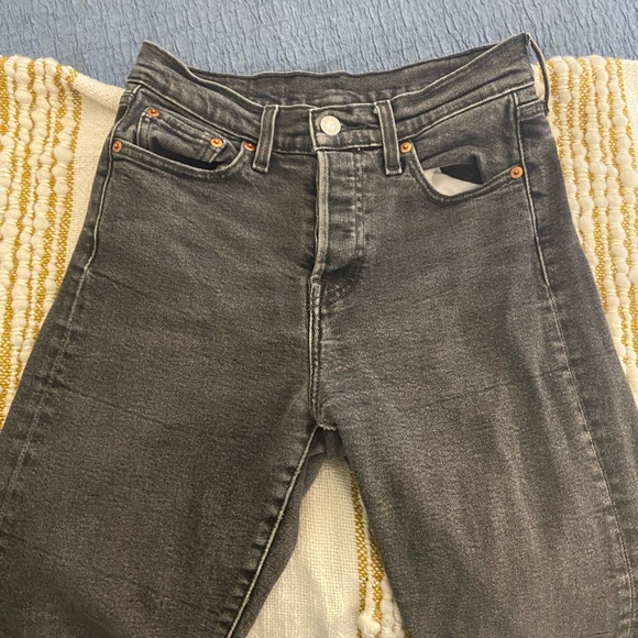 Grey Levi 501 Wedgie fit jeans (size 26) - Picture 2 of 3